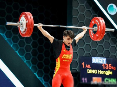 江南体育-举重比赛：选手实力强劲，挑战极限