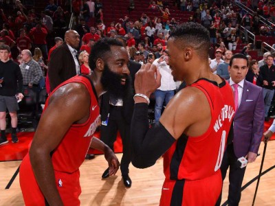 江南体育-NBA新赛季揭幕战：火箭险胜湖人