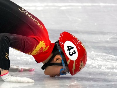 江南体育-短道速滑比赛战罢，惊险连连