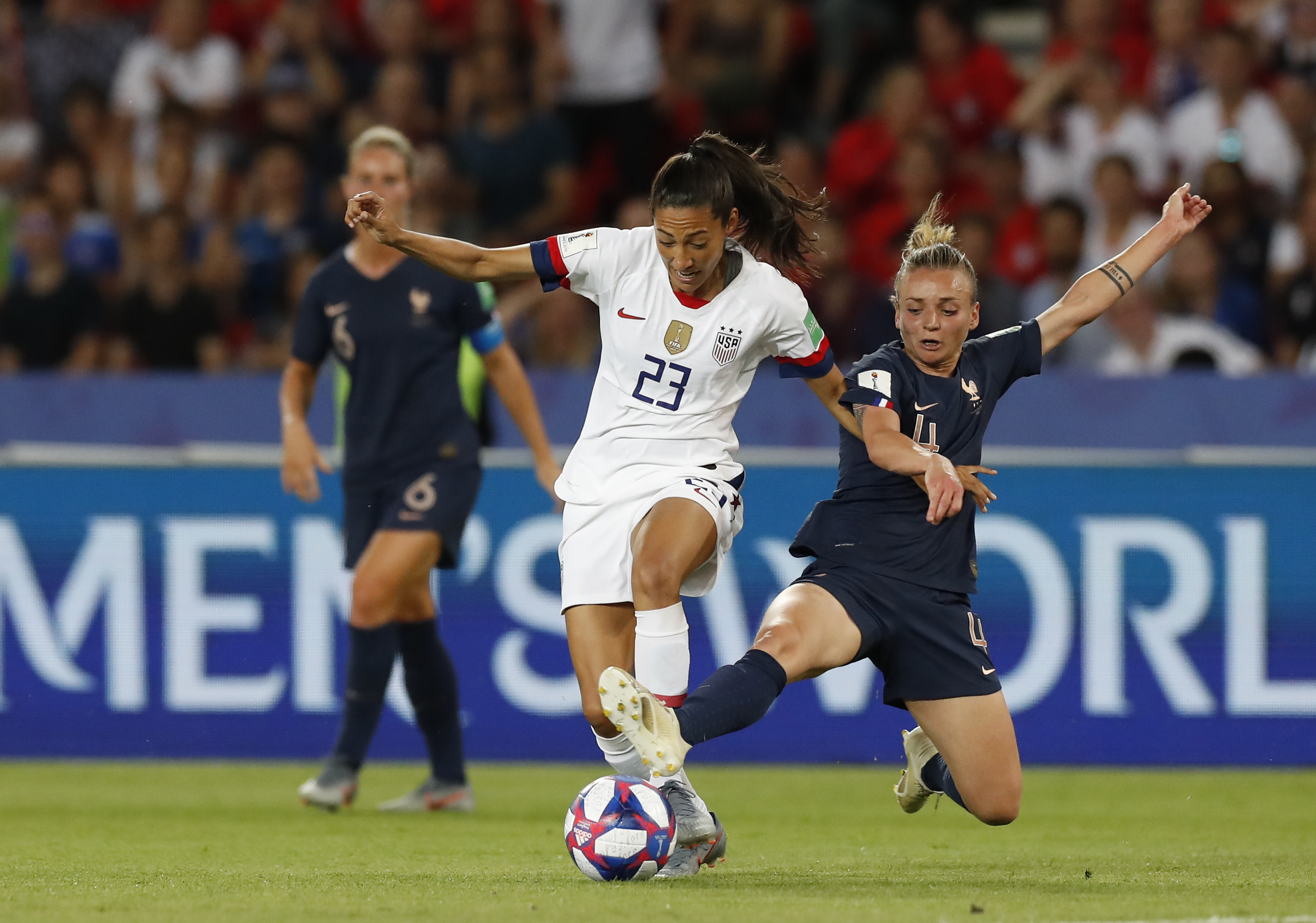 美国女足再次问鼎世界杯！球队实现史诗级三连冠辉煌